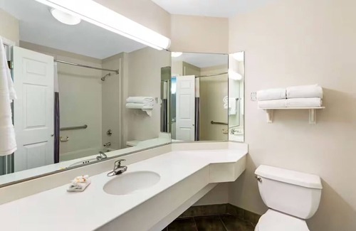Superstition Springs Hotel | Warm & Welcoming: Your Mesa Escape with Family Features | Free Parking