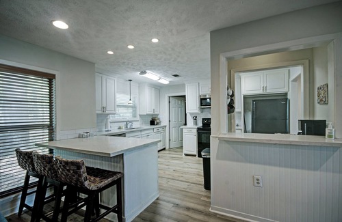 Flowood House | Water Access 6BR/3BA w/Porches & Room for 14