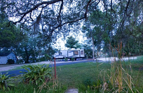 Girvin House | Water Front * Deep Water Dock * Fishing * Spectacular Views * RV Experience