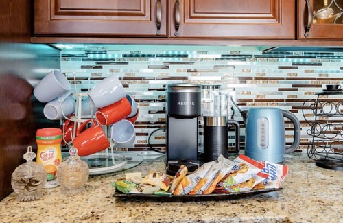 Shirley House | Water view spa & pool