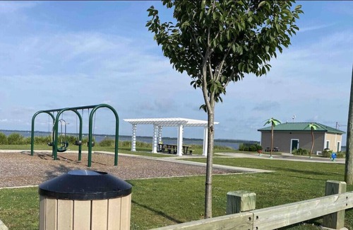 Shirley House | Water view spa & pool