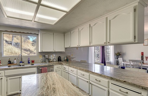 Coulterville House | Water Views & Decks: Spacious La Grange Retreat