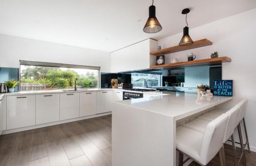 Rosebud House | Waterfall Gully Retreat with Gas heated Pool
