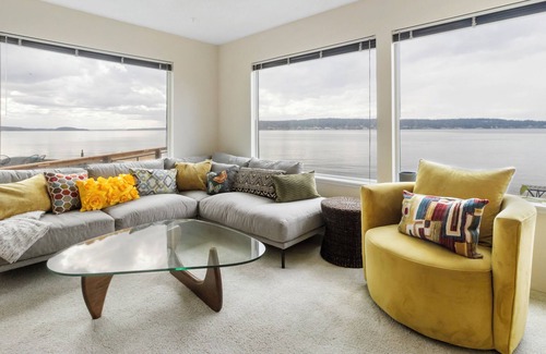 University Place House | Waterfront 1920s Day Island Dream Beach Home Staycation