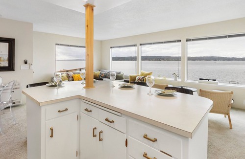 University Place House | Waterfront 1920s Day Island Dream Beach Home Staycation