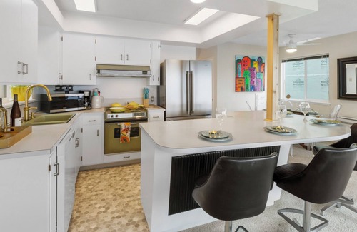 University Place House | Waterfront 1920s Day Island Dream Beach Home Staycation