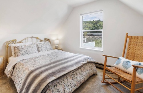 University Place House | Waterfront 1920s Day Island Dream Beach Home Staycation