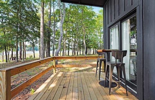 Locustville Cottage | Waterfront 1BR on Working Farm w/Deck + View
