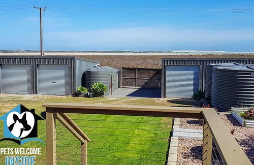 Nangkita House | Waterfront 4BR house with Jetty