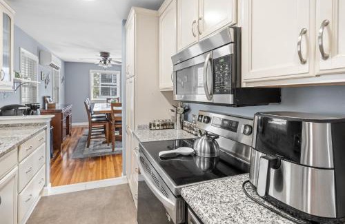 Berlin House | Waterfront 4BR w Dock & Kids Rec Room