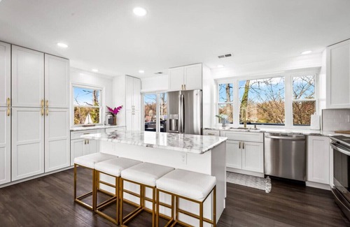 Glen Burnie House | Waterfront 5 Bedroom Near BWI/Annapolis/Baltimore