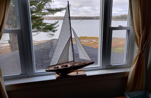 Pembroke House | Waterfront 5-bedroom house with breath taking views of the sunrises and sunsets