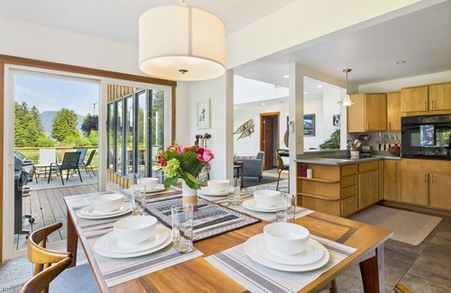 Juneau House | Waterfront 5-Bedroom Retreat w/Sauna & Firepit