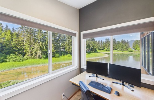 Juneau House | Waterfront 5-Bedroom Retreat w/Sauna & Firepit