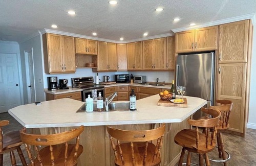 Plympton-Wyoming House | Waterfront All-season Home - Cliff Haven on Huron