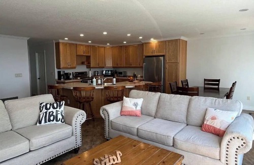 Plympton-Wyoming House | Waterfront All-season Home - Cliff Haven on Huron