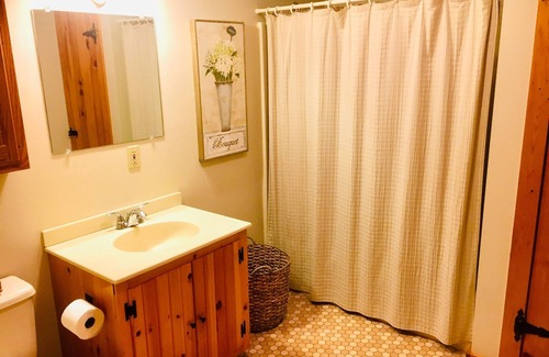 Barnstead House | WATERFRONT!! AMAZING SUNSETS - STUNNING FALL FOLIAGE - SKI GUNSTOCK!!