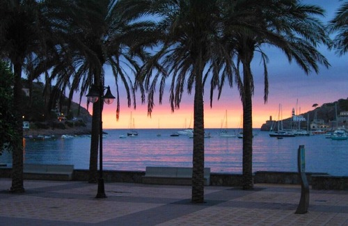 Puerto de Soller Apartment | Waterfront apartment in Port de Soller. 10 meters to the beach. Free wifi.