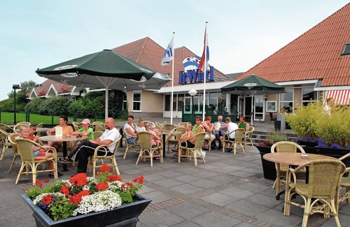 Eernewoude House | Waterfront bungalow with private jetty