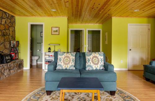 Murphy House | Waterfront cabin in the woods