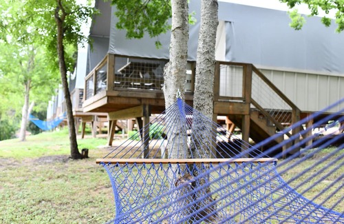 Seguin Cabin | Waterfront Cabin with Kayaking, Paddle boarding, Pool, Hot Tub & more! - SG1