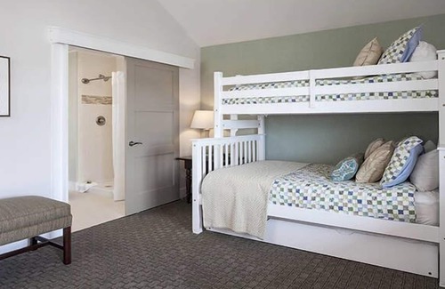 Silver Beach Hotel | Waterfront Cape Cod Escape! 3 Bedroom with Kitchen! Onsite Pool, Beach Access!