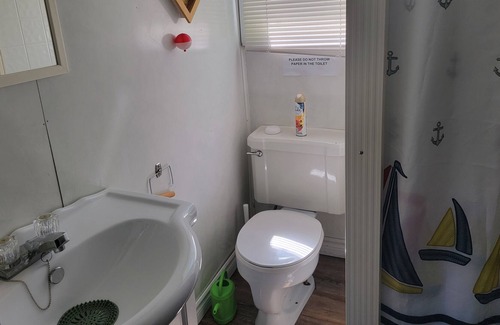 Greater Napanee Cottage | WATERFRONT COTTAGE IN GREATER NAPANEE UNIT B 4305 County road 9, Grater Napane