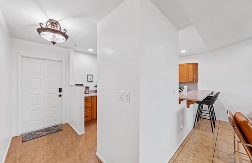 Eight Lakes Condo | Waterfront Escape in Cape Coral