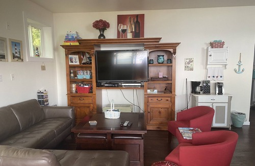 Camano Island House | Waterfront Guest Suite w/ HOT TUB, firepit, kayaks, and BEACH ACCESS