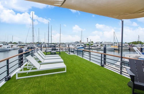 Key West Boat Rental | Waterfront & Heated Pool - Awai's Floating Villa