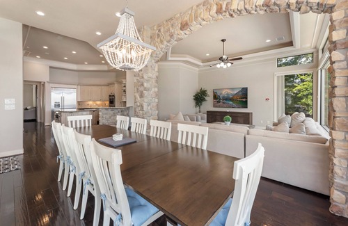 Montgomery House | Waterfront home, 6 bedrooms private pool and dock on Lake Conroe