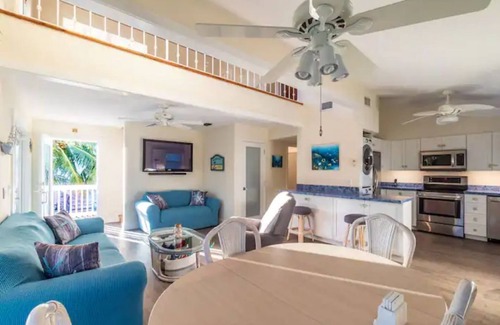 Key Largo House | Waterfront Home, Boat Dock, Sunset View, Kayaks, Fire Pit, 3 Bedrooms, 2 baths