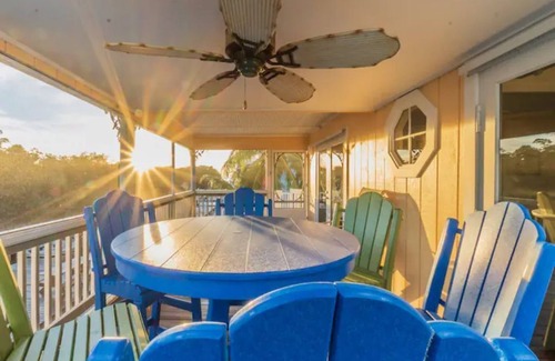 Key Largo House | Waterfront Home, Boat Dock, Sunset View, Kayaks, Fire Pit, 3 Bedrooms, 2 baths