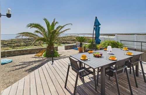 Loctudy Ski Chalet | Waterfront home for 6 in Larvor
