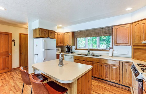 Grawn House | Waterfront Home on Duck Lake: 8 Mi to State Park!