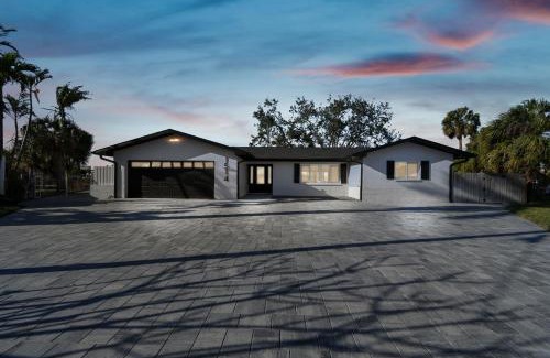 St. Petersburg - Clearwater Villa | Waterfront Home with Heated Pool 2 Miles from Beaches