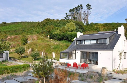 Plouarzel House | Waterfront house