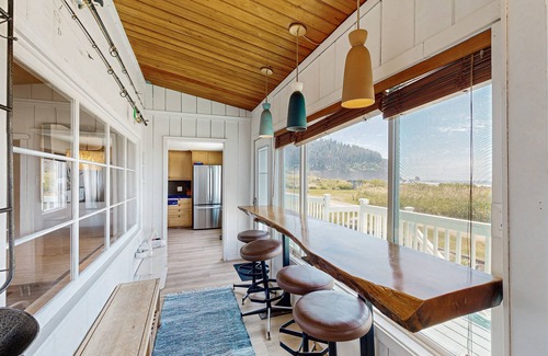 Cape Meares House | Waterfront house with ocean views & gorgeous sunsets - dog-friendly