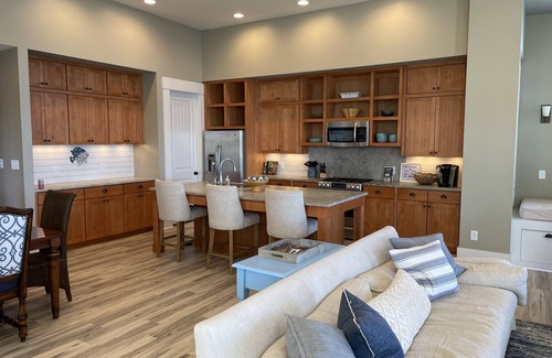 Alexander City House | Waterfront Lake Martin Home with Unbeatable Big Water Views!