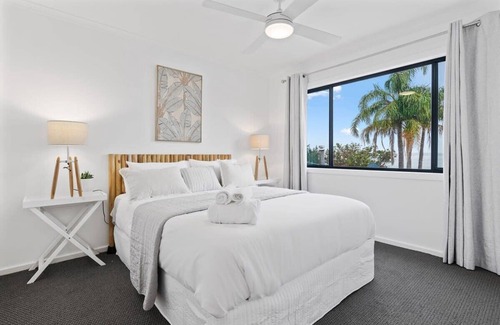 Buff Point House | Waterfront Luxury Living & Private Pool Buff Point