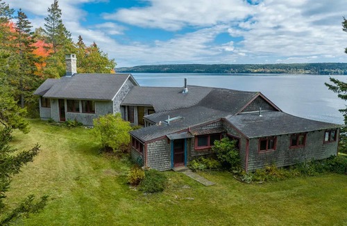 Blue Hill Cottage | Waterfront Maine Cottage with Private Beach and 4 Bedrooms