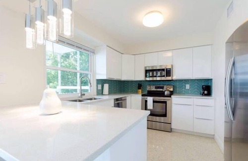 Bay Esplanade Apartment | Waterfront Mid-Century Chic #4 Clearwater Beach .