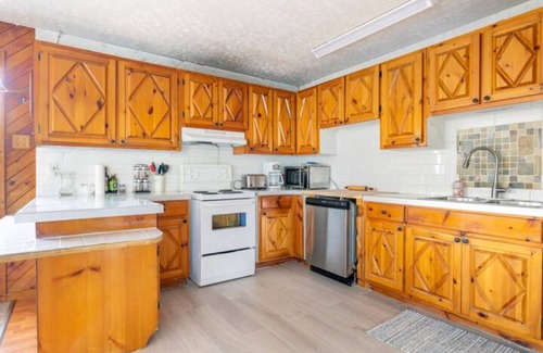 Amherst Ski Chalet | Waterfront, Nature + activities. Close to Tremblant and the superb Omega Park