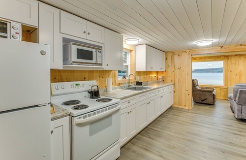 Sinclair House | Waterfront Oasis: Family Retreat on Long Lake!