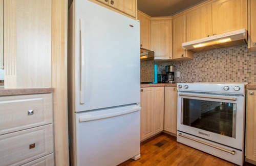 East Hawkesbury Villa | Waterfront Oasis: Luxury Retreat Between Ottawa and Montrealnn
