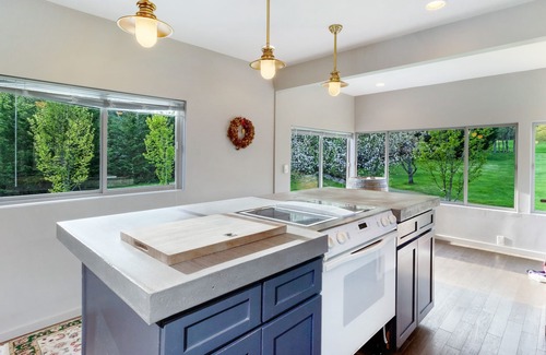 Friday Harbor House | Waterfront Paradise with Game Room! (BA)