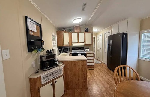 Georgetown House | Waterfront! Prime Location, Clean, Swimming Pool, Fishing Dock, WIFI