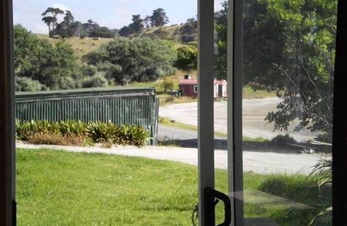 Wayby Cottage | Waterfront retreat on Kaipara Harbour