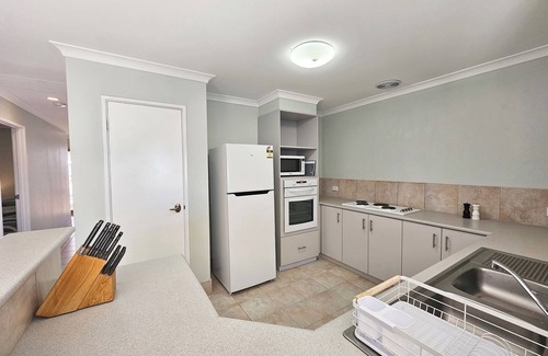 Kalbarri Villa | Waterfront Resort | Sleeps 5 | Pool | Wifi