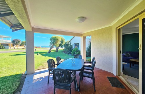 Kalbarri Villa | Waterfront Resort | Sleeps 5 | Pool | Wifi